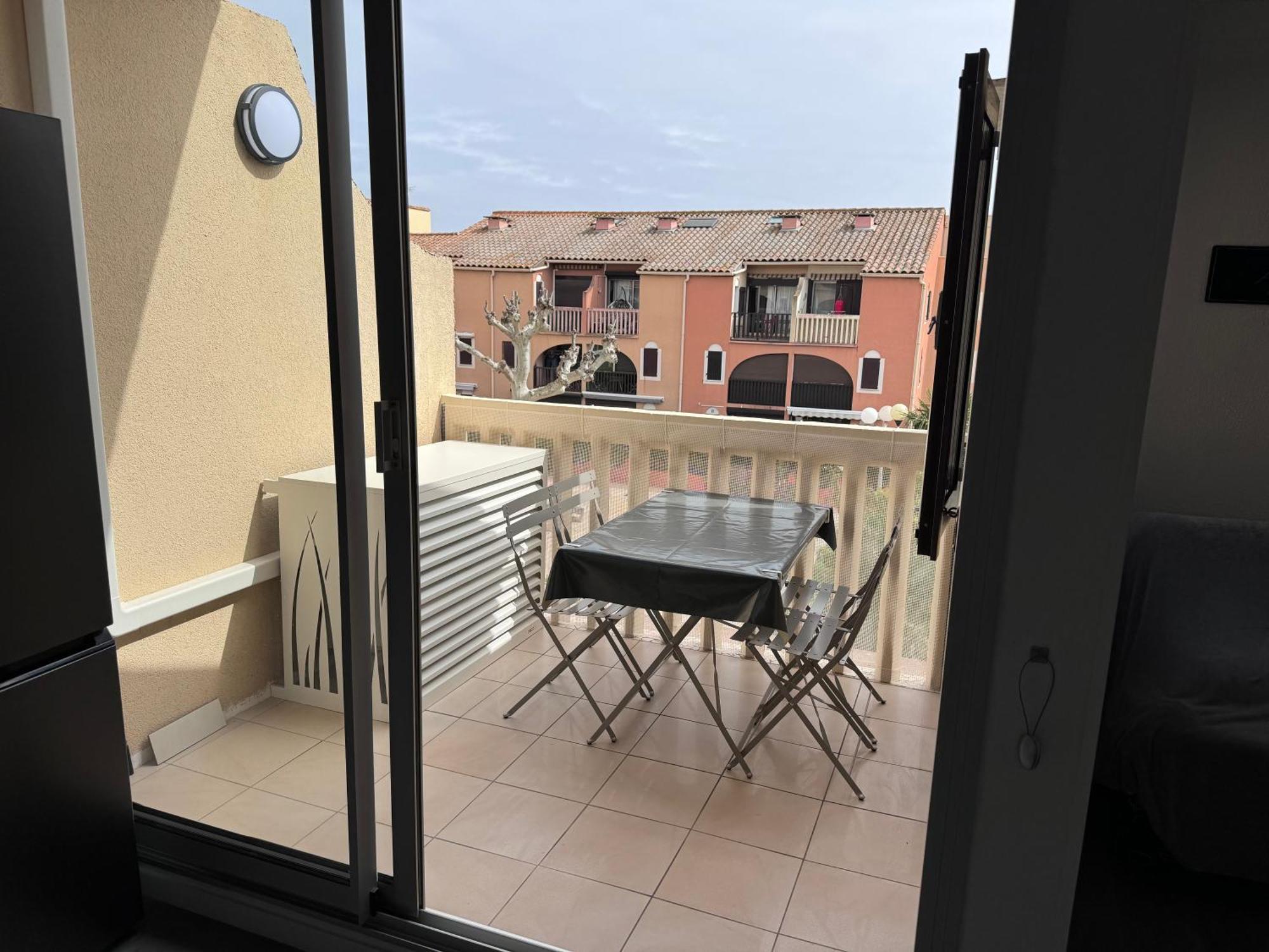 Apartment Duplex De 40m2 Avec Piscine A En Roussillon *