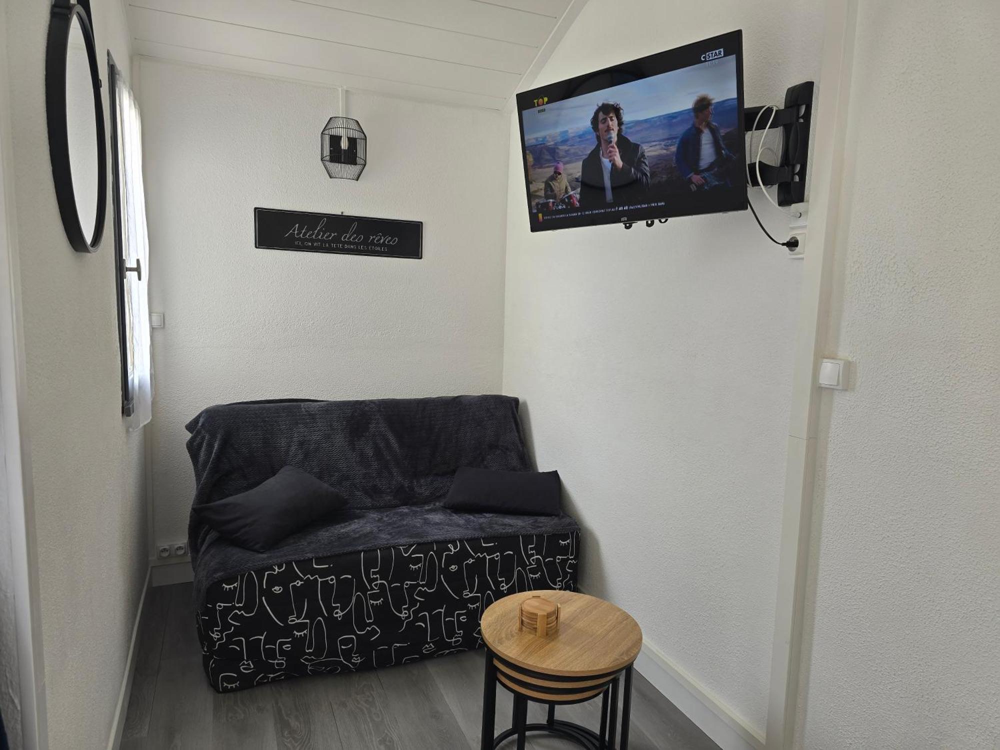 Apartment Duplex De 40m2 Avec Piscine A En Roussillon